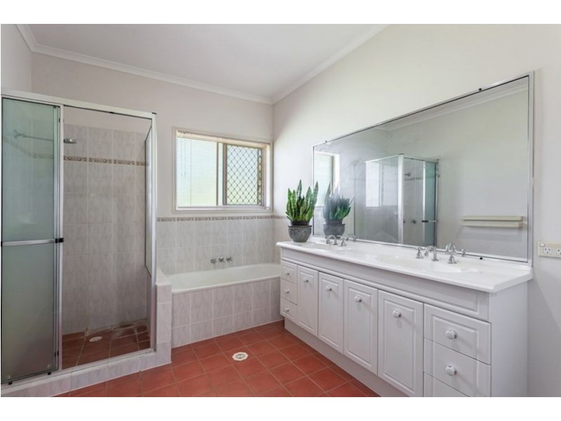 15 Parkridge Drive, Withcott QLD 4352