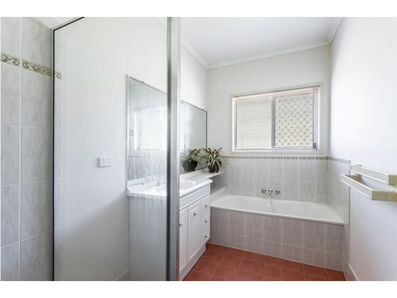 15 Parkridge Drive, Withcott QLD 4352