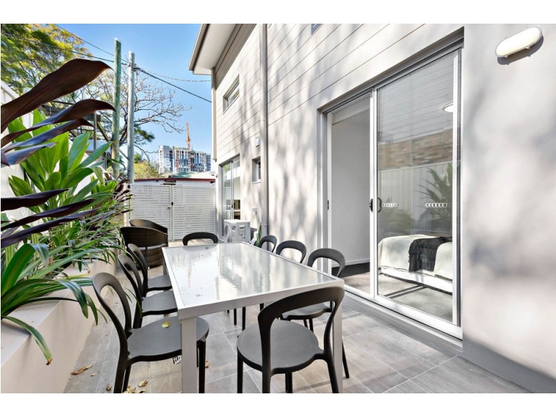 2A Dukinfield Street, Bowen Hills QLD 4006