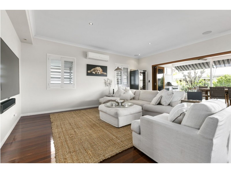 15 Stewart St, Hawthorne QLD 4171
