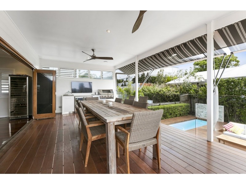 15 Stewart St, Hawthorne QLD 4171