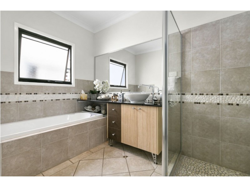 15 Stewart St, Hawthorne QLD 4171