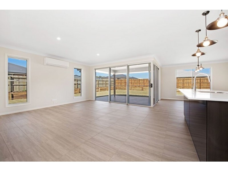 118 Shoesmith Drive, Westbrook QLD 4350