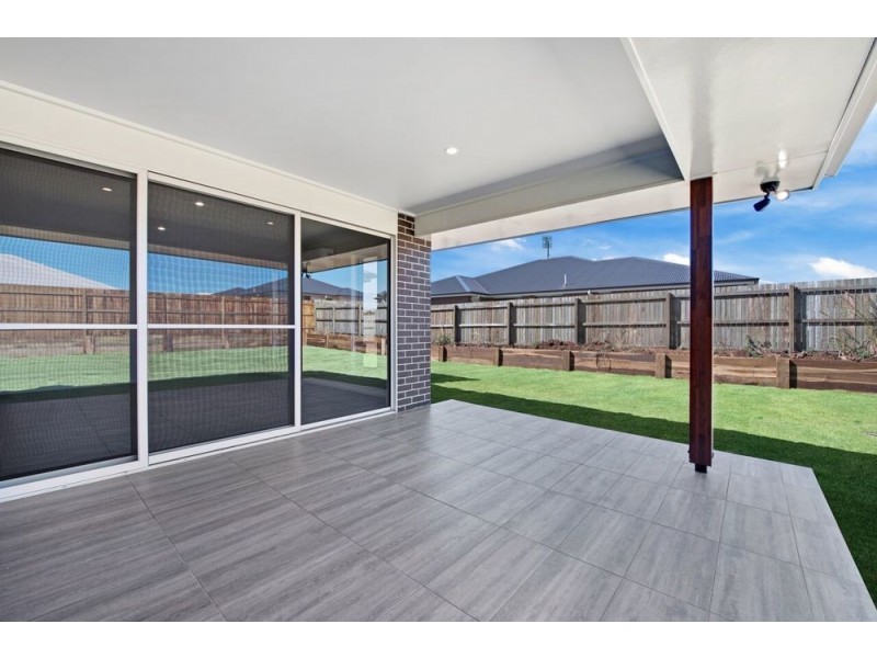 118 Shoesmith Drive, Westbrook QLD 4350