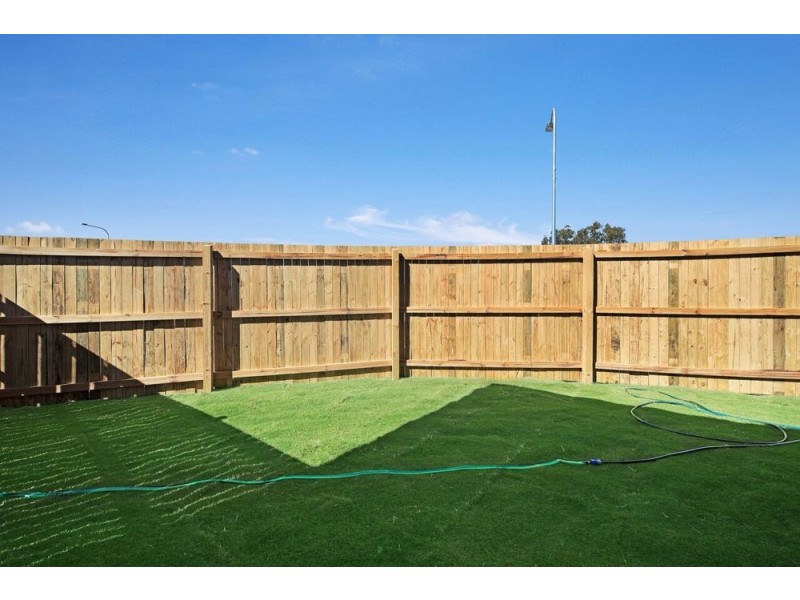 2/1 Orchard Lane, Glenvale QLD 4350