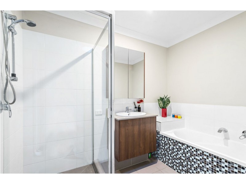 6 Yarrambat Rise, Upper Coomera QLD 4209