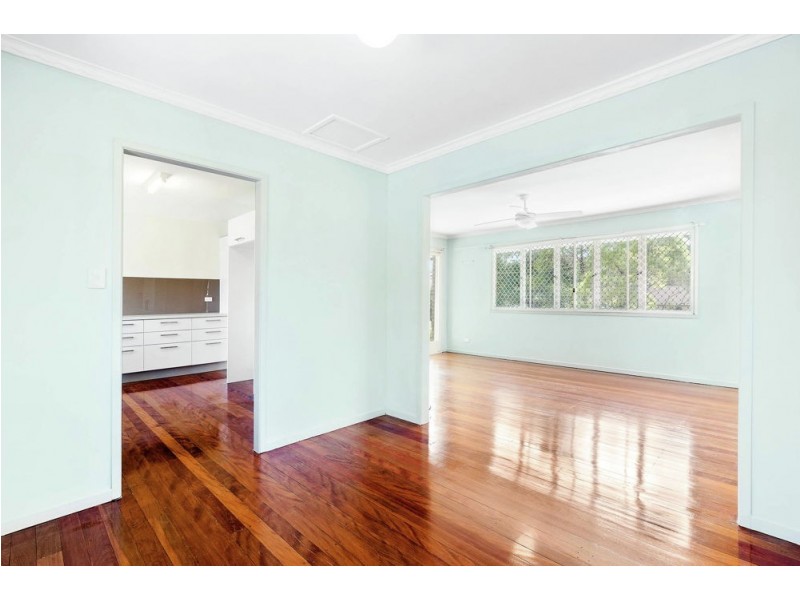 16 Hanbury Street, Chermside West QLD 4032