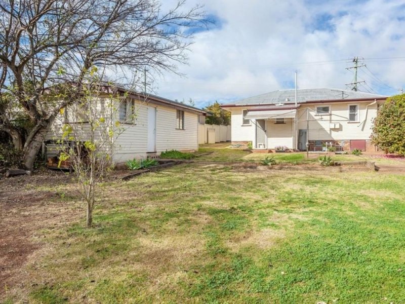 137 Stephen Street, Harristown QLD 4350