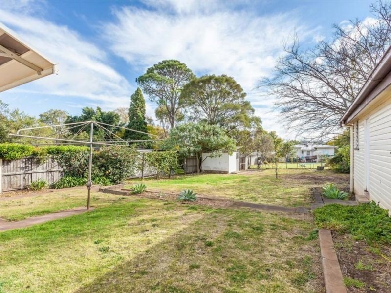 137 Stephen Street, Harristown QLD 4350