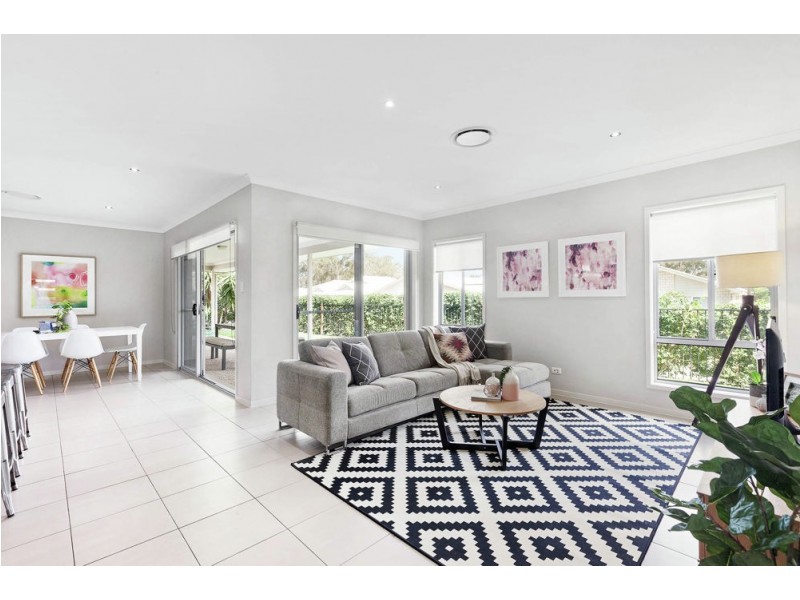 12 Doherty Place, Wakerley QLD 4154