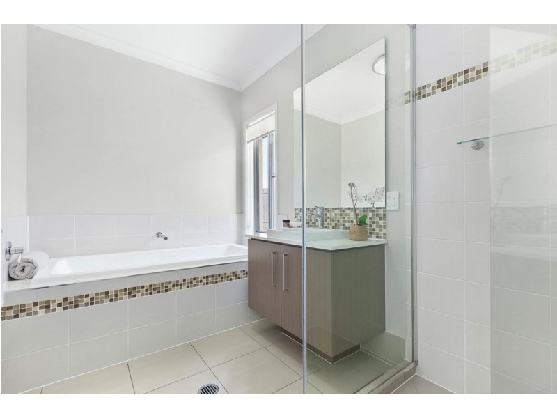 12 Doherty Place, Wakerley QLD 4154