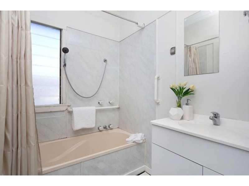 1 Cranston St, Wynnum West QLD 4178
