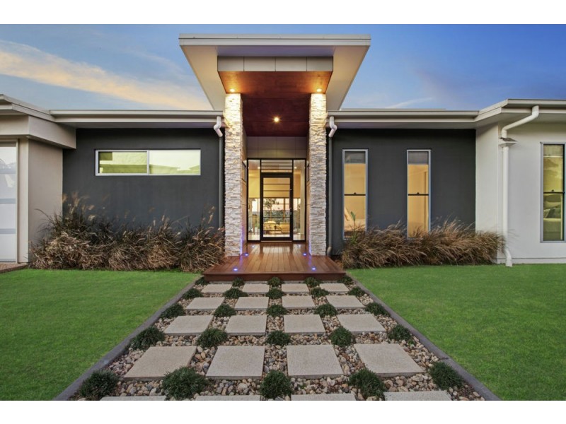 3 St Ives Court, Mount Lofty QLD 4350
