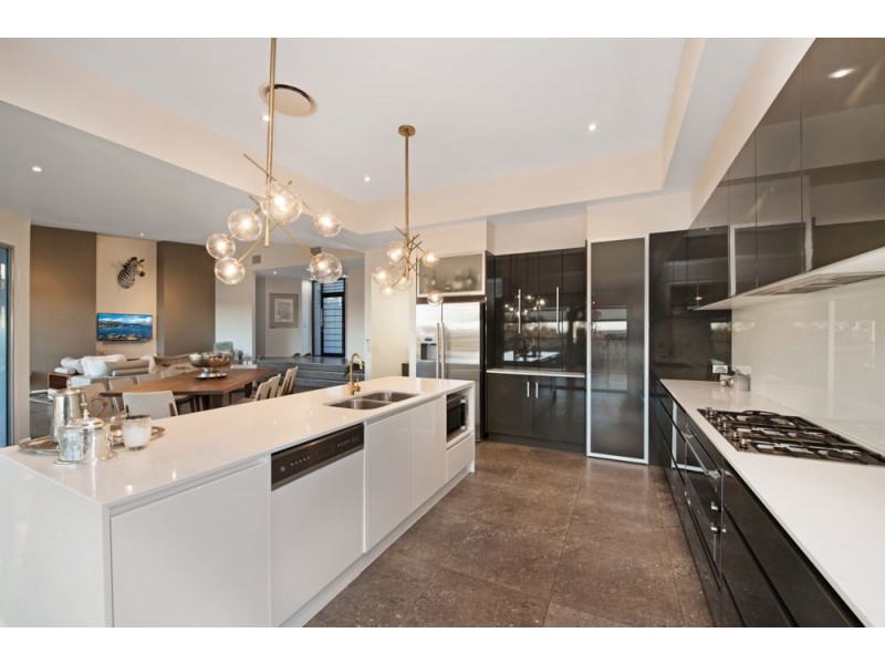 3 St Ives Court, Mount Lofty QLD 4350
