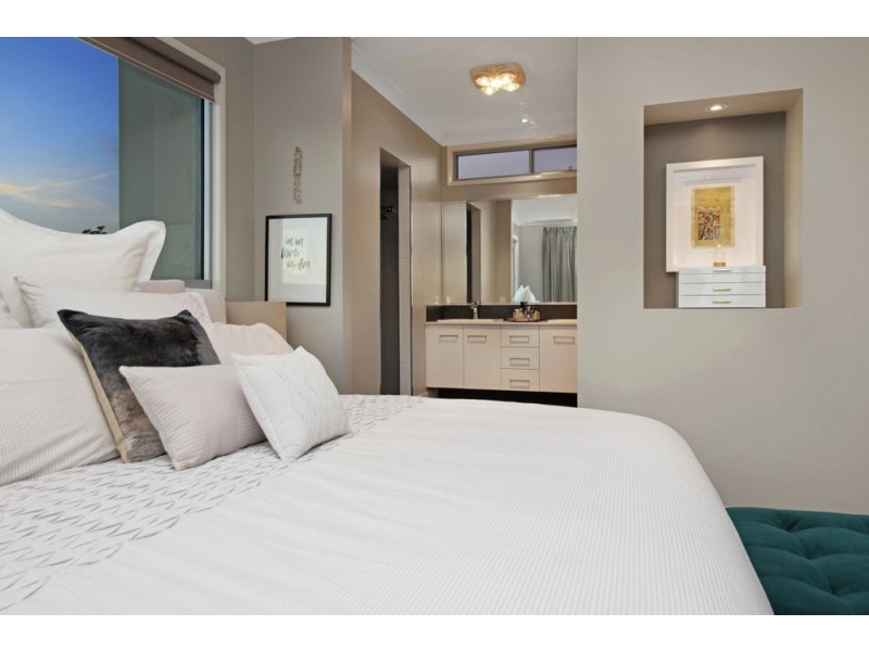 3 St Ives Court, Mount Lofty QLD 4350