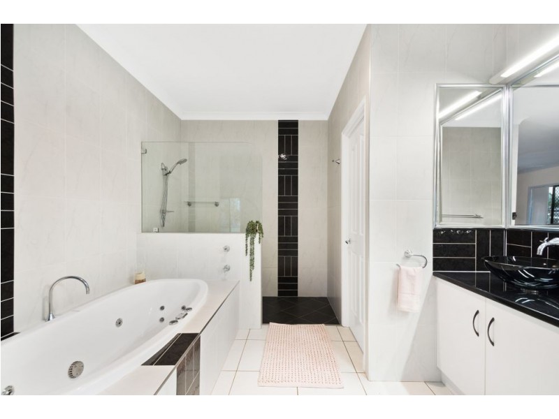 1 Bernard Court, Highfields QLD 4352