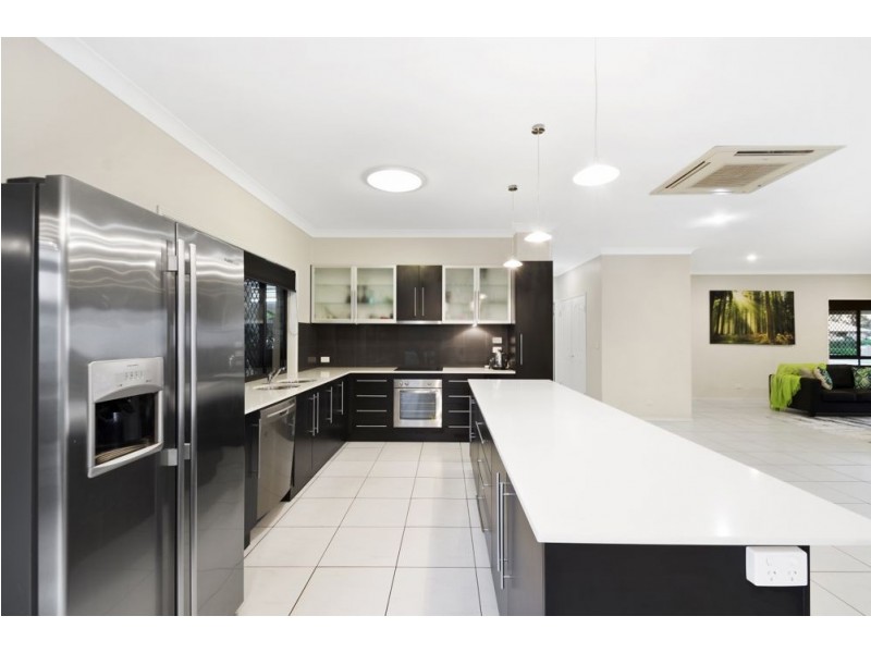 1 Bernard Court, Highfields QLD 4352