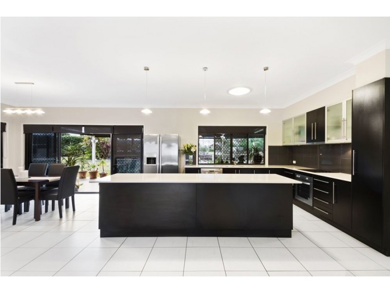 1 Bernard Court, Highfields QLD 4352