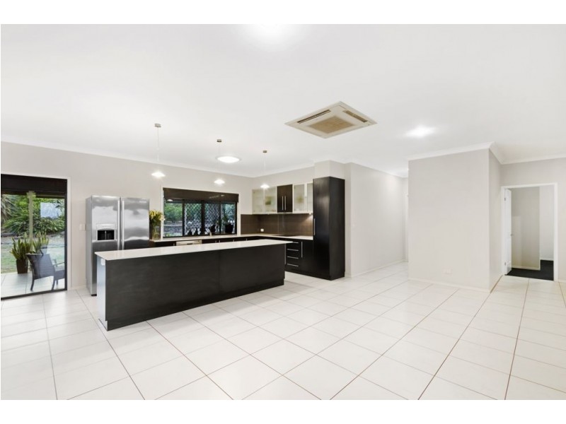 1 Bernard Court, Highfields QLD 4352