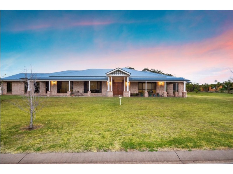 1 Bernard Court, Highfields QLD 4352
