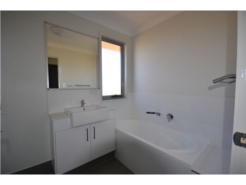 2/38 Taragon Street, Glenvale QLD 4350