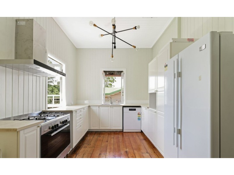 139 Bennetts rd, Norman Park QLD 4170