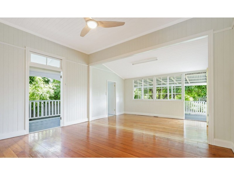 139 Bennetts rd, Norman Park QLD 4170