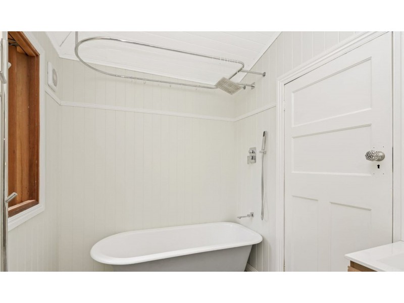139 Bennetts rd, Norman Park QLD 4170