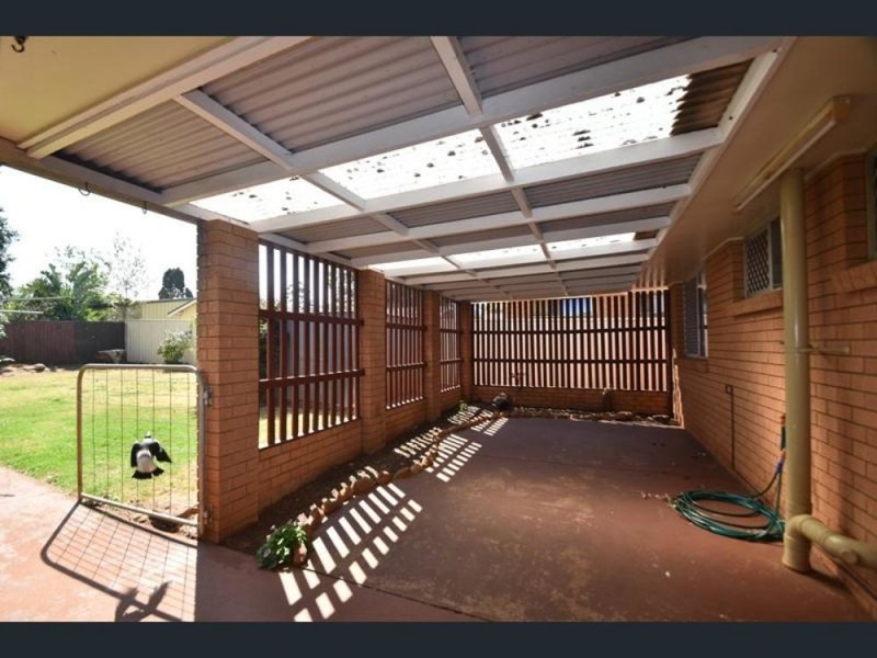 27 Friend Street, Harristown QLD 4350