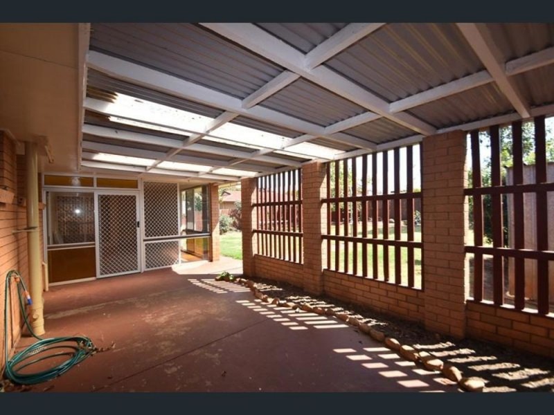 27 Friend Street, Harristown QLD 4350