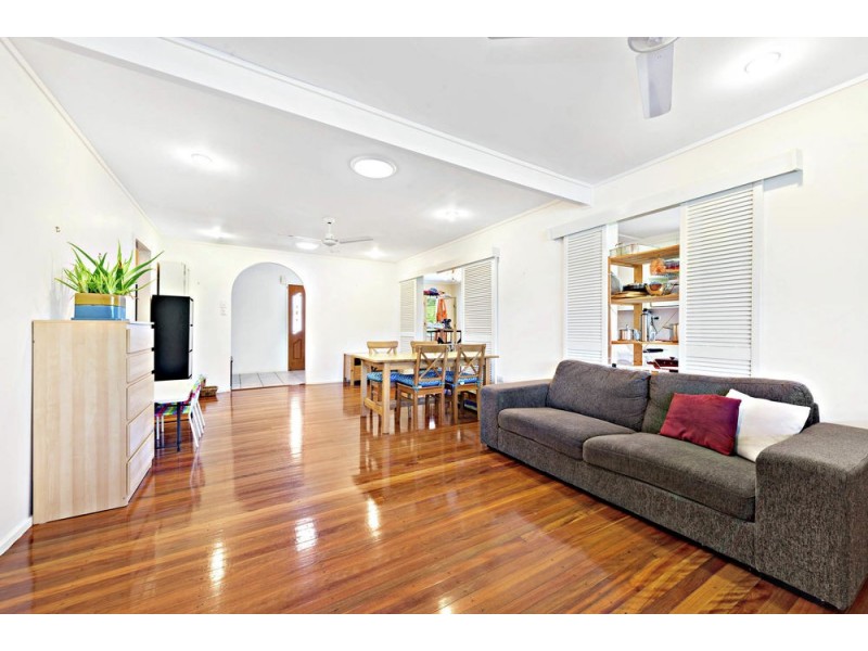 13 Dooloo Cres, Ferny Hills QLD 4055