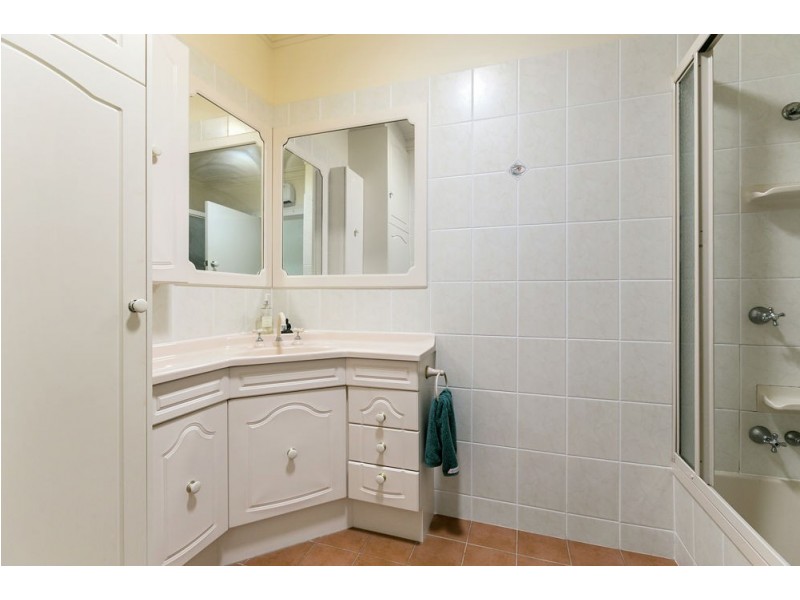 43 Provincial Rd, Holland Park QLD 4121