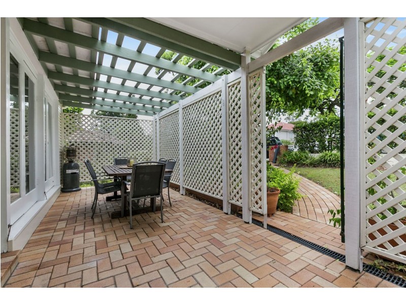 43 Provincial Rd, Holland Park QLD 4121