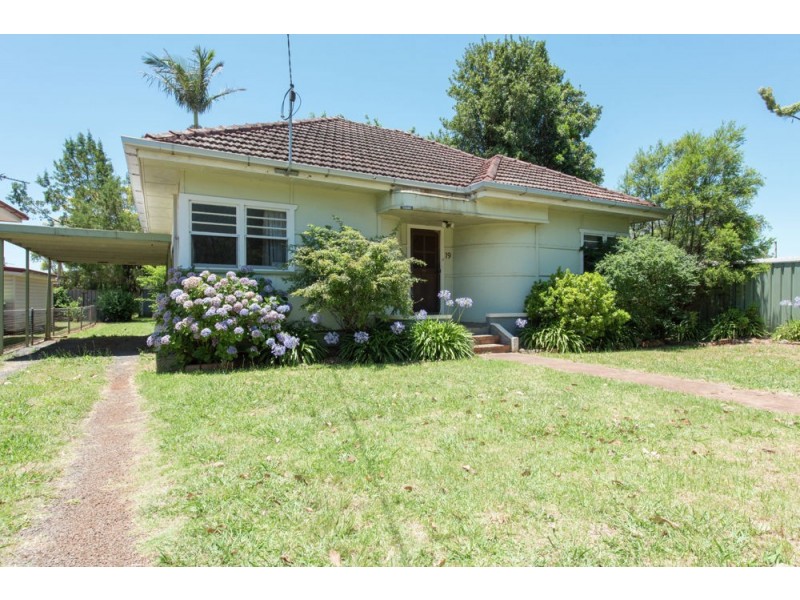 19 Charlotte Street, Newtown QLD 4350