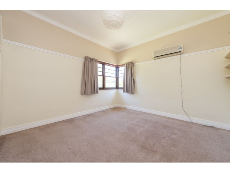 19 Charlotte Street, Newtown QLD 4350