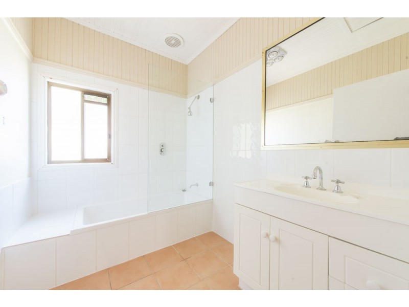 19 Charlotte Street, Newtown QLD 4350