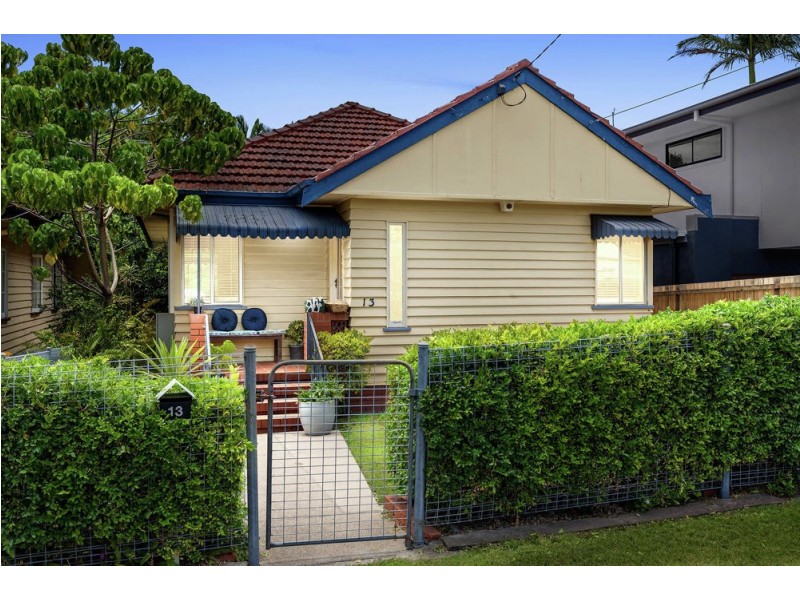 13 Bellew Street, Wynnum QLD 4178