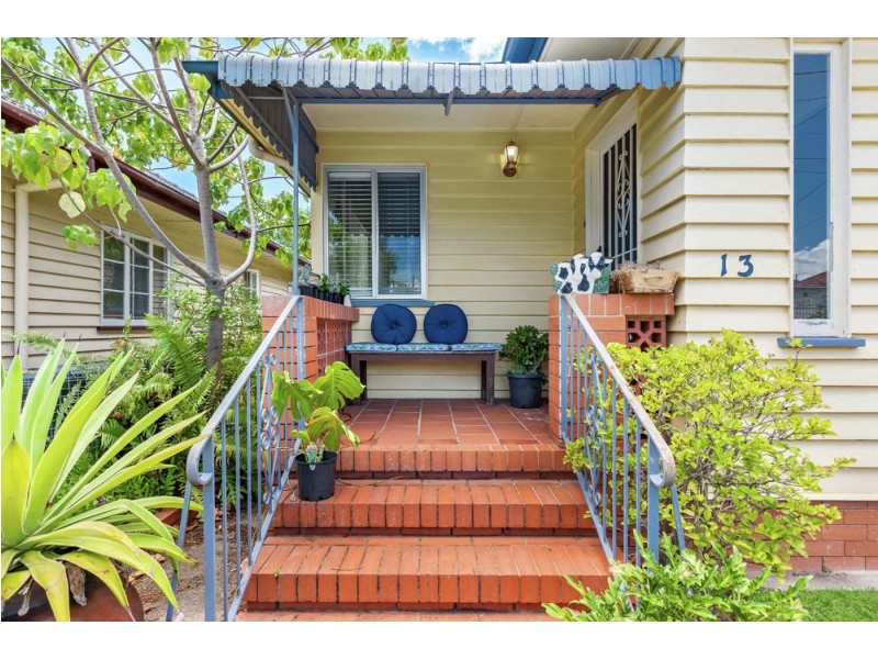 13 Bellew Street, Wynnum QLD 4178