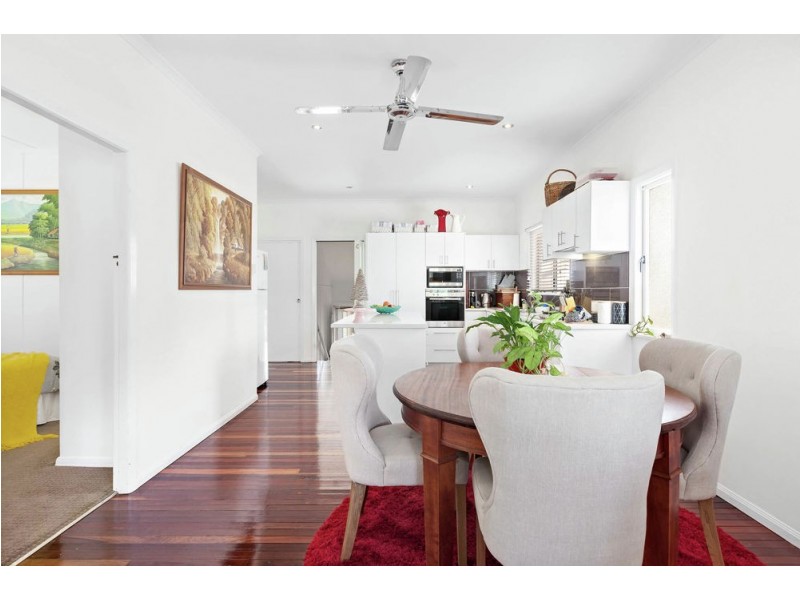 13 Bellew Street, Wynnum QLD 4178