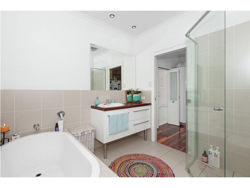 13 Bellew Street, Wynnum QLD 4178