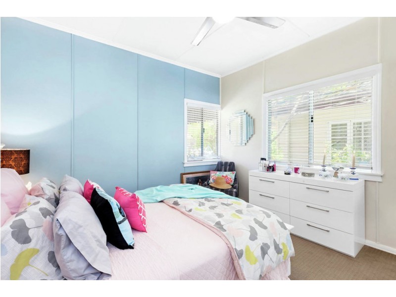 13 Bellew Street, Wynnum QLD 4178