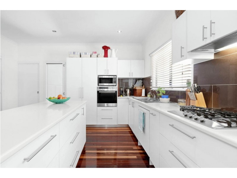 13 Bellew Street, Wynnum QLD 4178