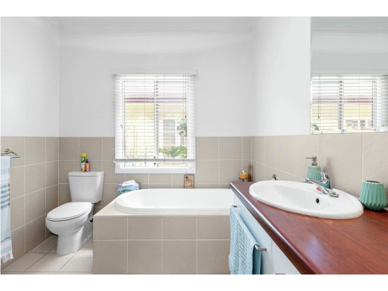 13 Bellew Street, Wynnum QLD 4178