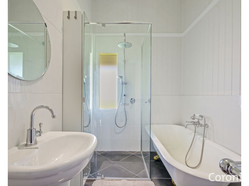 1 Hillcrest Avenue, Wynnum QLD 4178