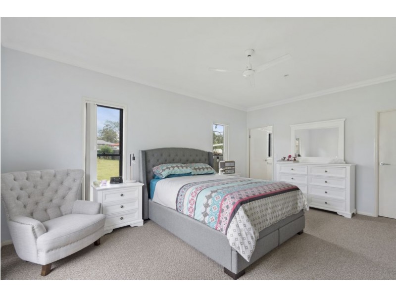 8 Carly Drive, Helidon QLD 4344