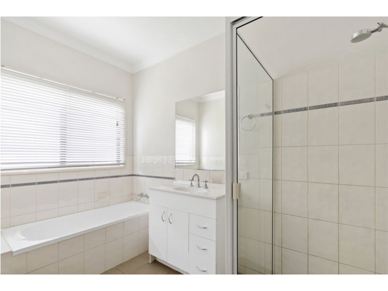 8 Carly Drive, Helidon QLD 4344