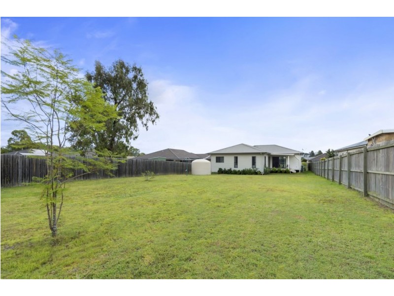 8 Carly Drive, Helidon QLD 4344