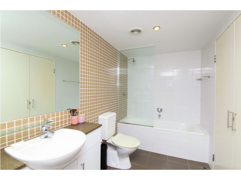 1084/1 Ocean Street, Burleigh Heads QLD 4220