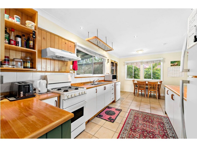 11 Knutsford Street, Chermside West QLD 4032