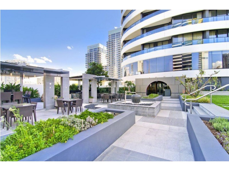 22001/21 Elizabeth Avenue, Broadbeach QLD 4218